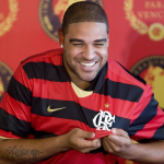 Última batalha: Adriano terá jogo de despedida pelo Flamengo contra Inter de Milão