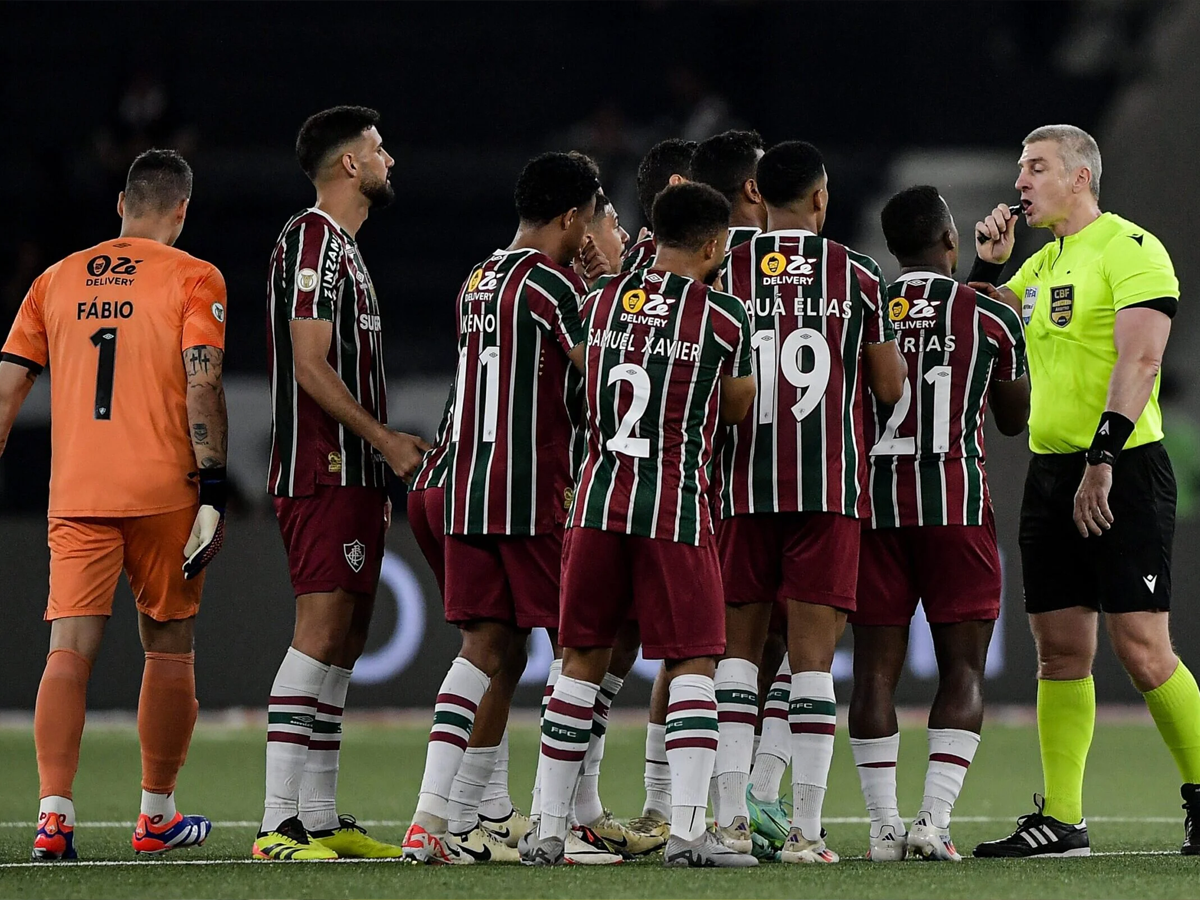 Anderson Daronco foi questionado por lance em clássico Vasco x Fluminense (Reprodução)