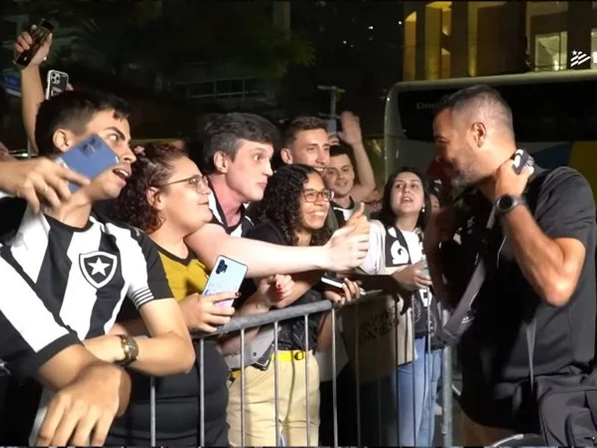 Arthur Jorge em chegada no hotel (Reprodução)