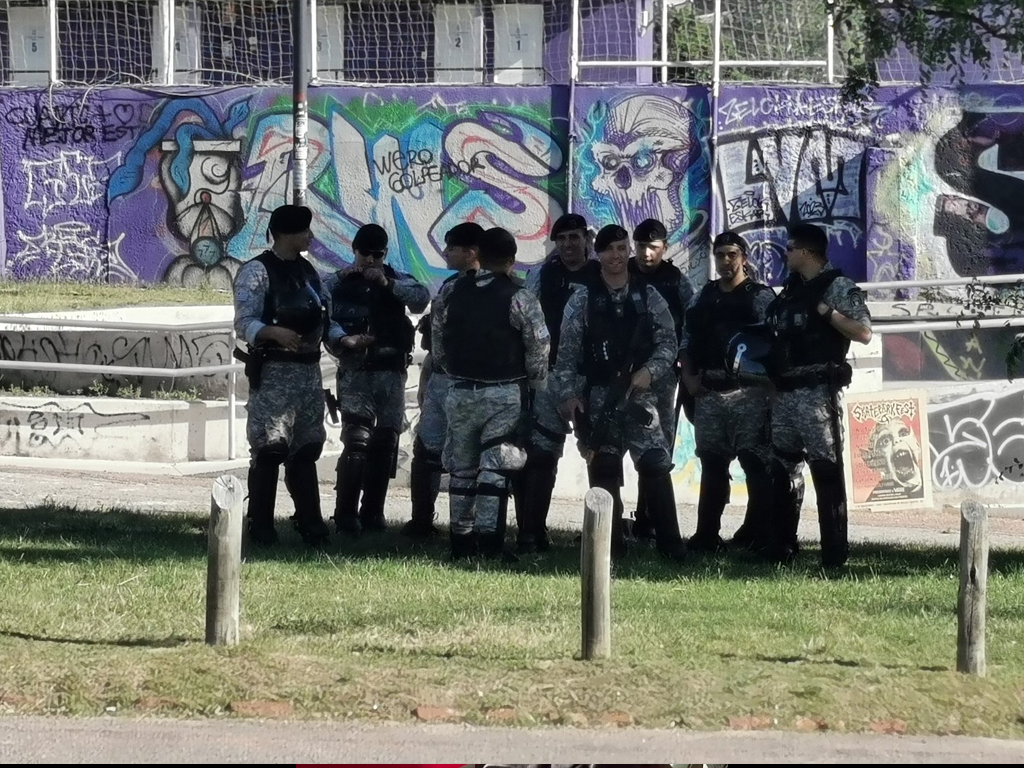 Segurança para a torcida do Botafogo foi reforçada no Uruguai (Reprodução)