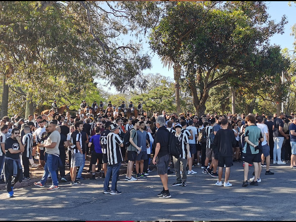 Segurança para a torcida do Botafogo foi reforçada no Uruguai (Reprodução)