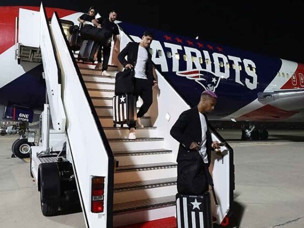 Botafogo viajou em avião dos Patriots, time de futebol americano, e jogadores reclamaram do avião (Victor Silva/Botafogo)