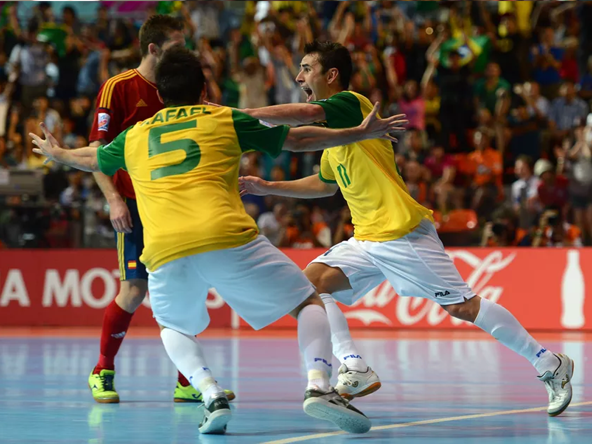 Neto explode de alegria ao marcar o gol do título (Chris McGrath/Getty Images/Fifa)