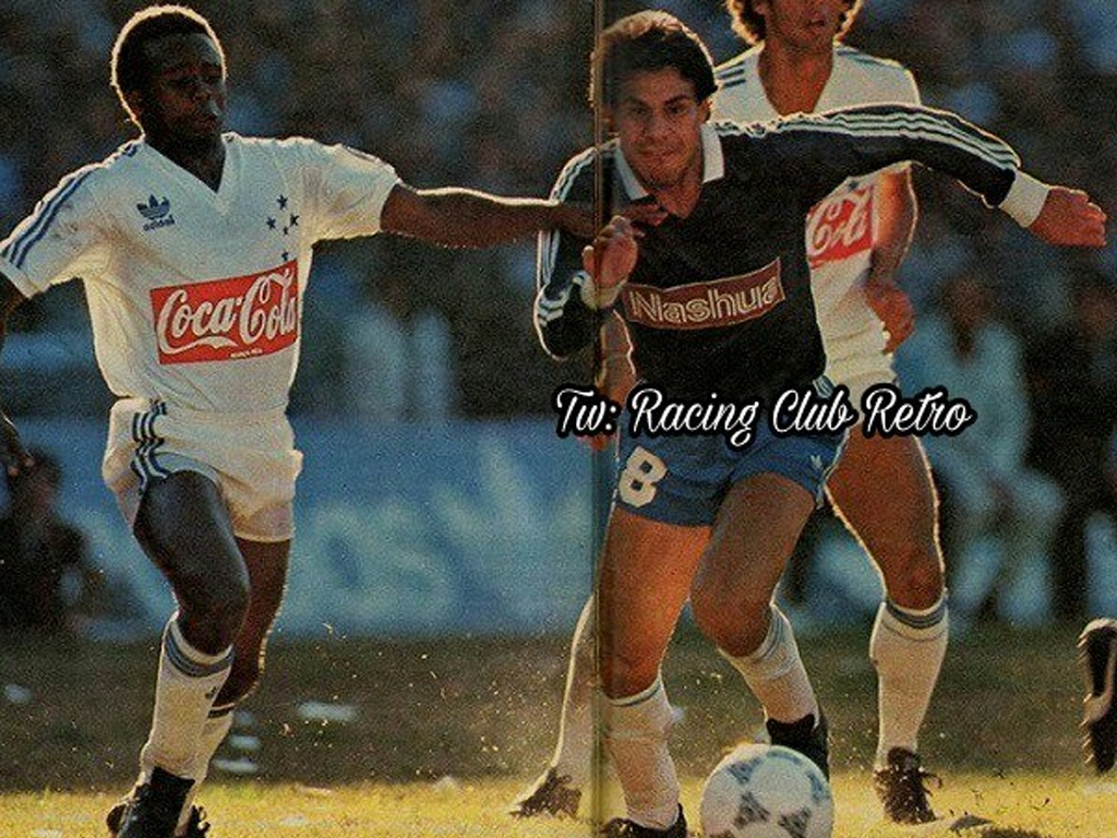 Racing e Cruzeiro durante a partida de ida da final da Supercopa de 1988 (Reprodução)