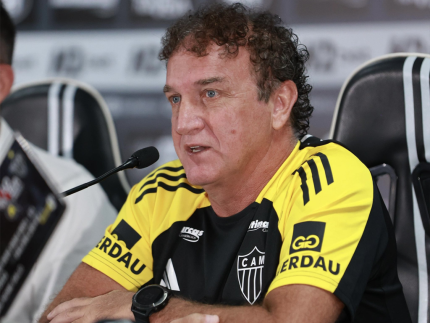 Cuca mira três frentes no Atlético-MG e nega prioridade de competição: “Estamos vivos”