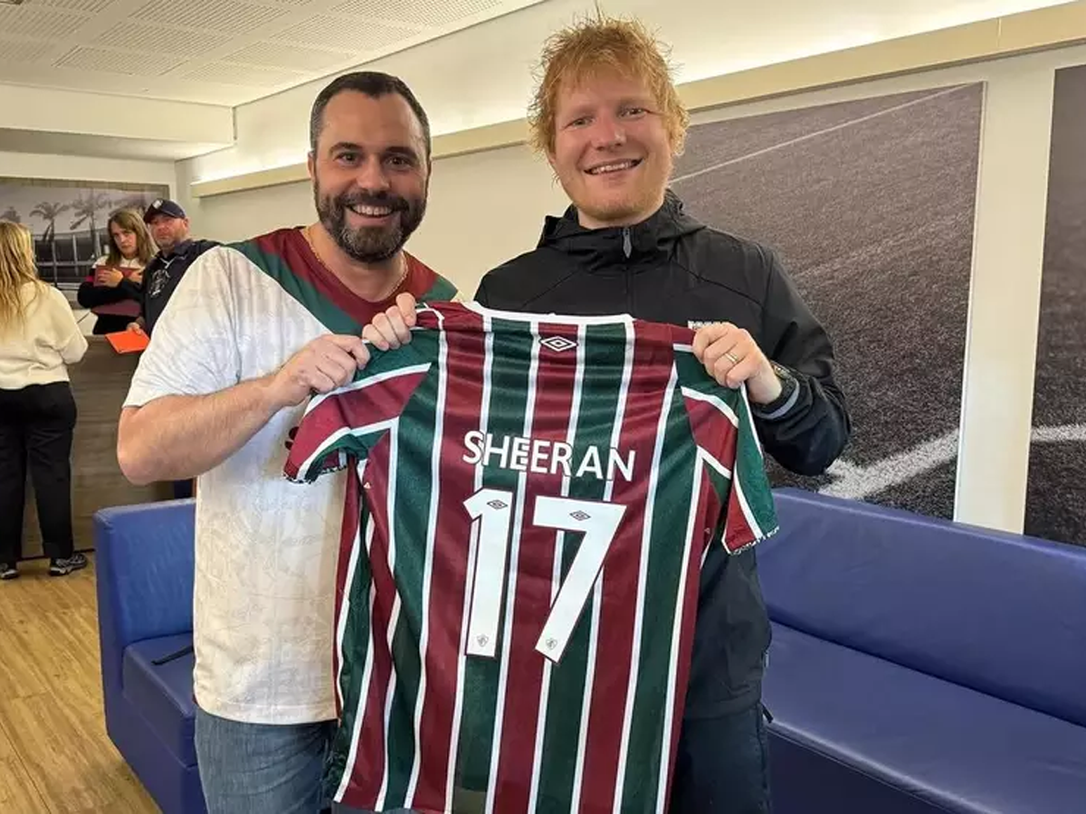 Ed Sheeran e o presidente Mário Bittencourt, do Fluminense (Reprodução)