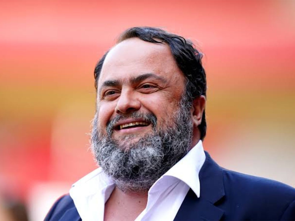 Evangelos Marinakis, bilionário dono de clubes na Europa e que está interessado em comprar SAF do Vasco (Reprodução)