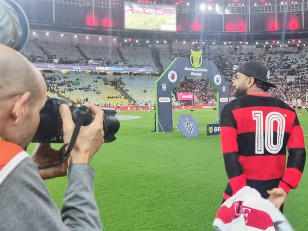 Gabigol teve dia de torcedor no Maracanã, após ser afastado de partida do Galo (Rodrigo Cerqueira)