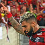 Voltou atrás: Gabigol desiste de assistir jogo no meio da torcida do Flamengo