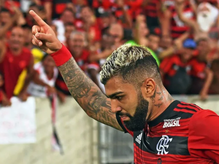 Voltou atrás: Gabigol desiste de assistir jogo no meio da torcida do Flamengo