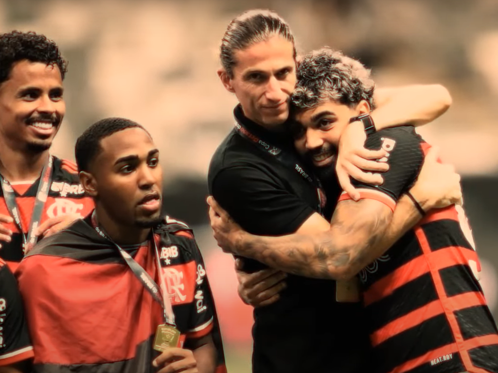 Gabigol ao lado de companheiros de Flamengo durante a final da Copa do Brasil (Reprodução)