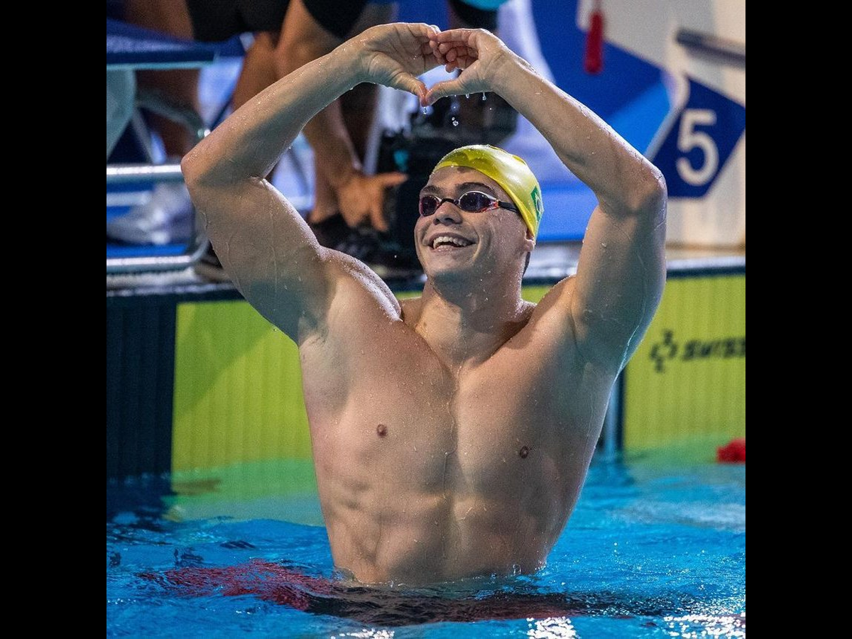 Gabriel Bandeira conquistou o bronze nos 100m borboleta na modalidade S14 (Reprodução)