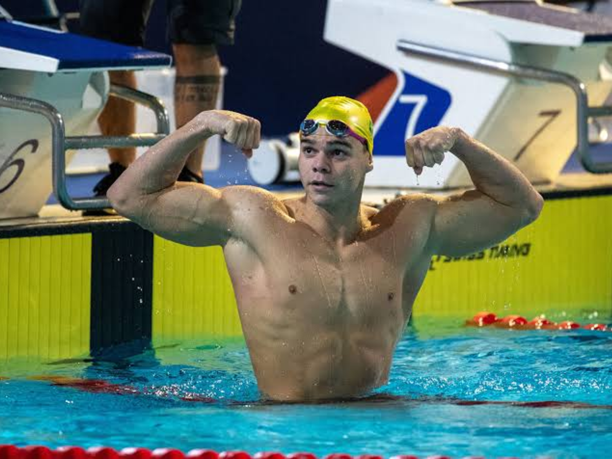 Gabriel Bandeira conquistou o bronze nos 100m borboleta na modalidade S14 (Reprodução)