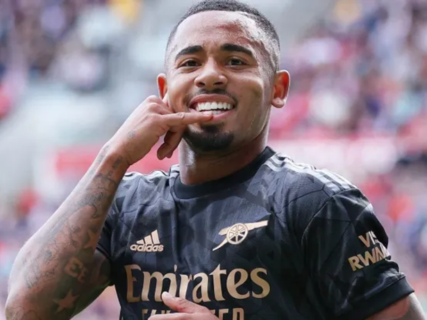 Vai repetir a dose? Gabriel Jesus reencontra o Sevilla após brilhar no último duelo pelo Arsenal
