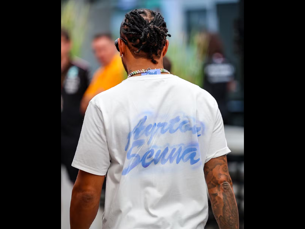 Lewis Hamilton homenageou Ayrton Senna e o Brasil com sua roupa no GP de São Paulo (Kym Illman/Getty Images)