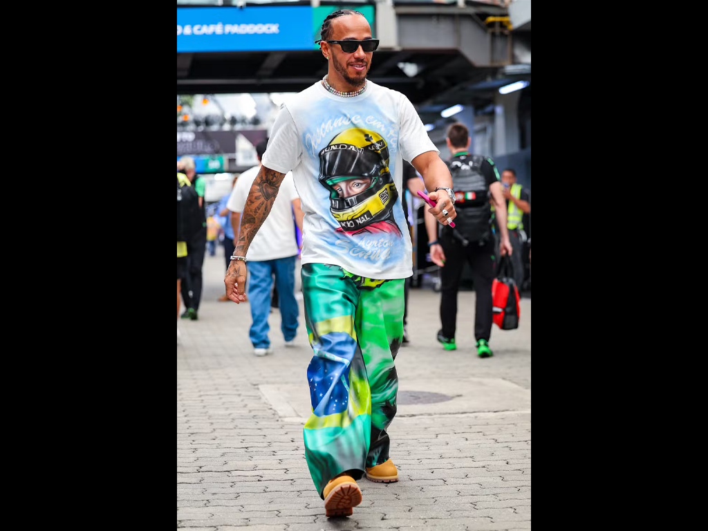 Lewis Hamilton homenageou Ayrton Senna e o Brasil com sua roupa no GP de São Paulo (Kym Illman/Getty Images)