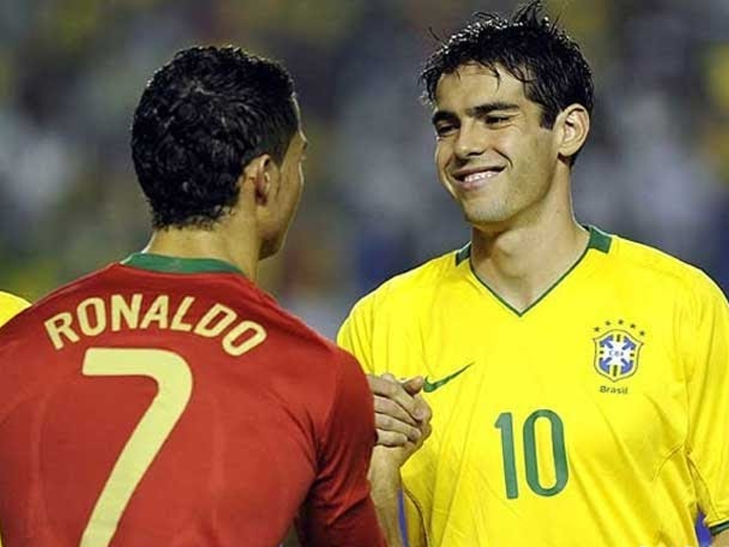 Cristiano Ronaldo e Kaká, em Brasil 6x2 Portugal, no Bezerrão, em 2008 (Reprodução)