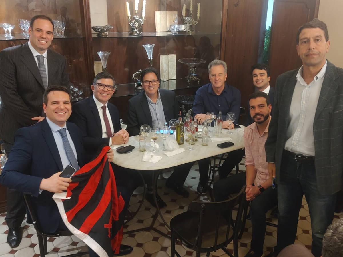 Luciano Bandeira, presidente da OAB, se encontrou com dirigentes do Flamengo para anunciar apoio a Rodrigo Dunshee (Reprodução)