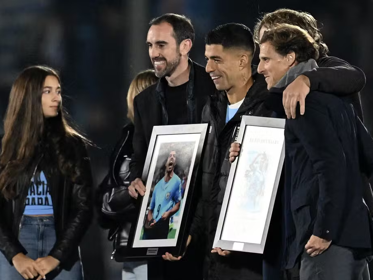 Luis Suárez foi bastante homenageado em sua despedida da seleção uruguaia (Reprodução)