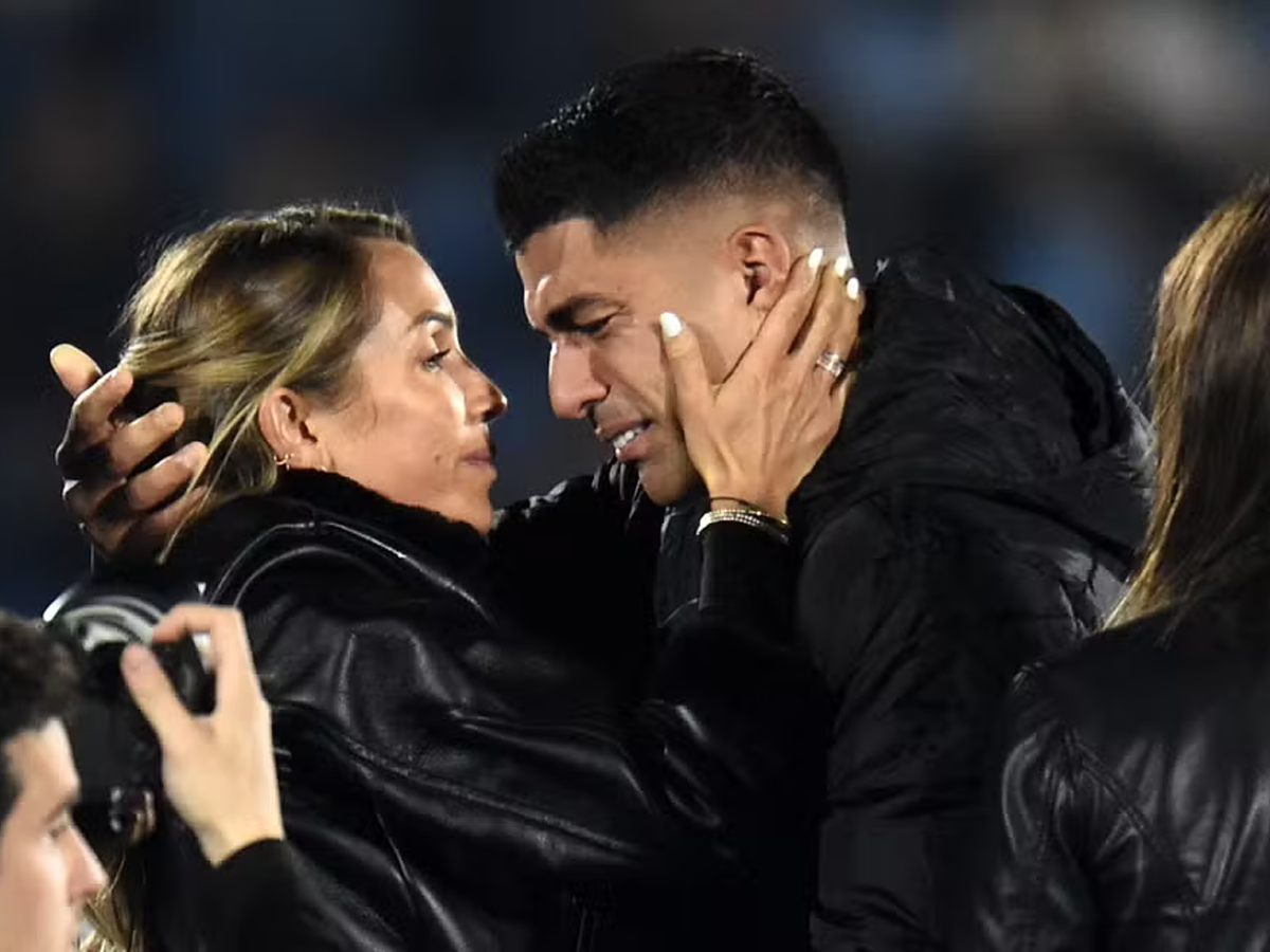 Luis Suárez foi bastante homenageado em sua despedida da seleção uruguaia (Reprodução)