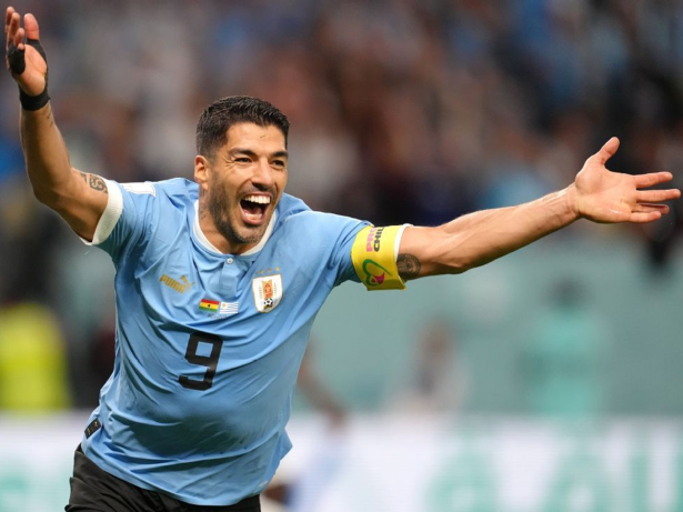 Maior artilheiro do Uruguai, Suárez deve ficar fora da Copa pela 1ª vez desde 2006