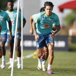 Pedro rompe ligamento do joelho em treino da Seleção e está fora da temporada