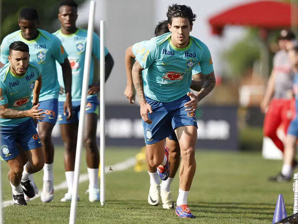 Pedro rompe ligamento do joelho em treino da Seleção e está fora da temporada