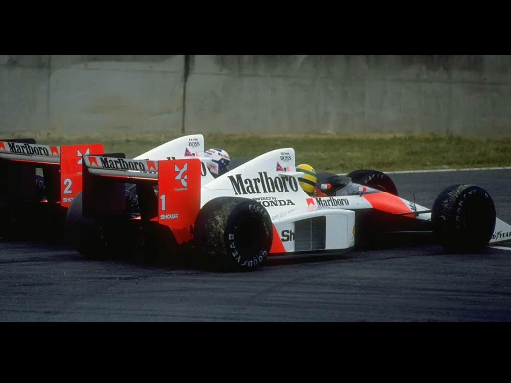 Famoso acidente entre Prost e Senna em Suzuka, no ano de 1989 (Pascal Rondeau/Allsport)