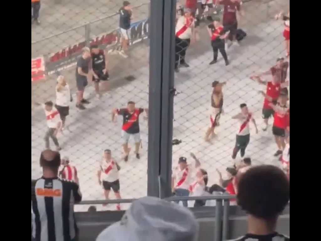 Torcedores do River cometeram atos racistas contra torcedores do Galo (Reprodução)