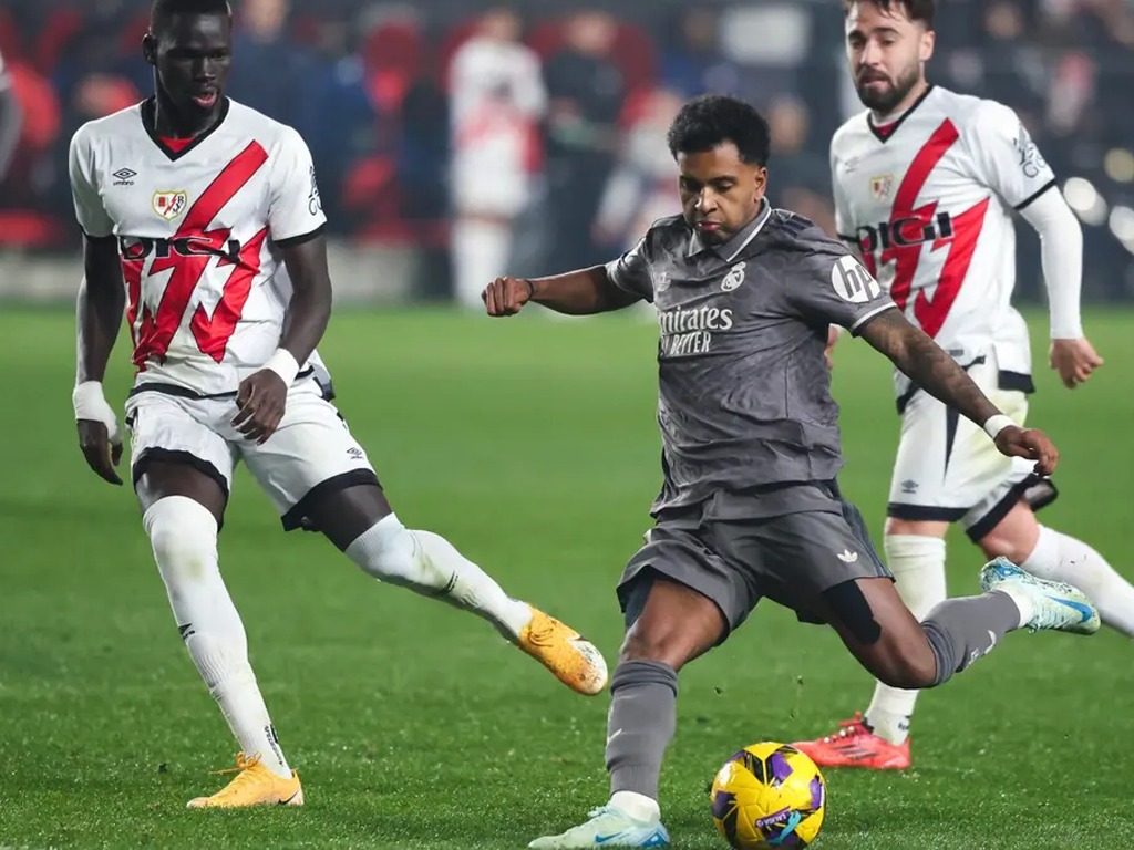 Rodrygo marcou para o Real Madrid, mas não conseguiu evitar o empate contra o Rayo Vallecano (Pierre-Philippe Marcou/AFP)