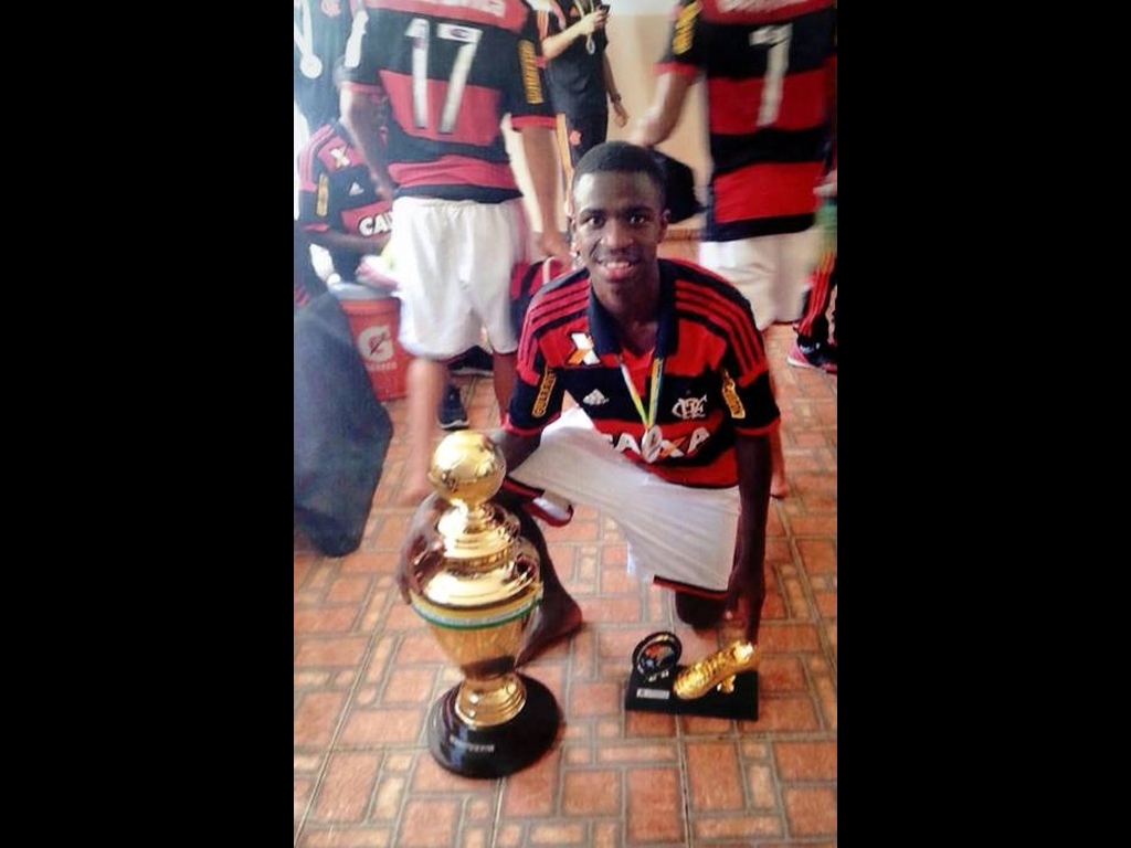 Vinícius Júnior foi revelado pelo Flamengo e de lá seguiu para o Real Madrid aos 18 anos (Reprodução)