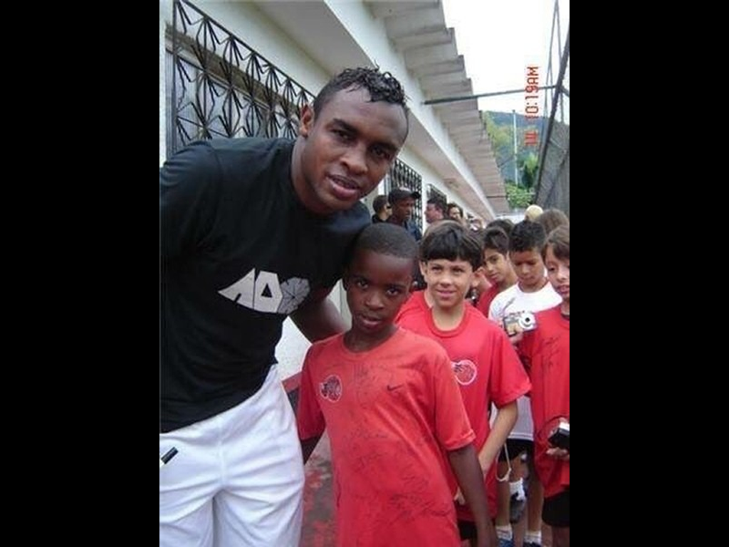 Vinícius Júnior foi revelado pelo Flamengo e de lá seguiu para o Real Madrid aos 18 anos (Reprodução)