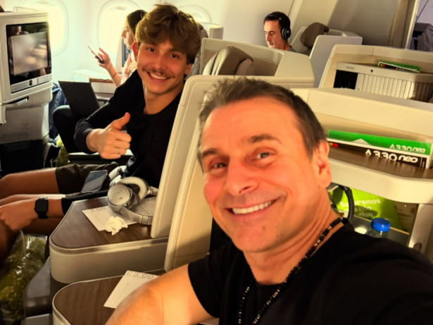 A cara do pai! Murilo Rosa compartilha clique raro com filho