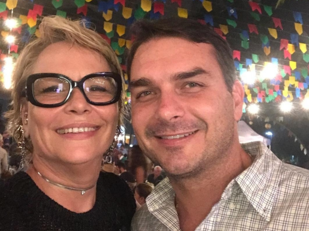 Flávio Bolsonaro revela que mãe e avós foram feitos reféns durante assalto