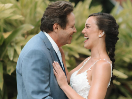 Adriana Birolli celebra 1 ano de casamento com diretor 24 anos mais velho: “Viva o amor”