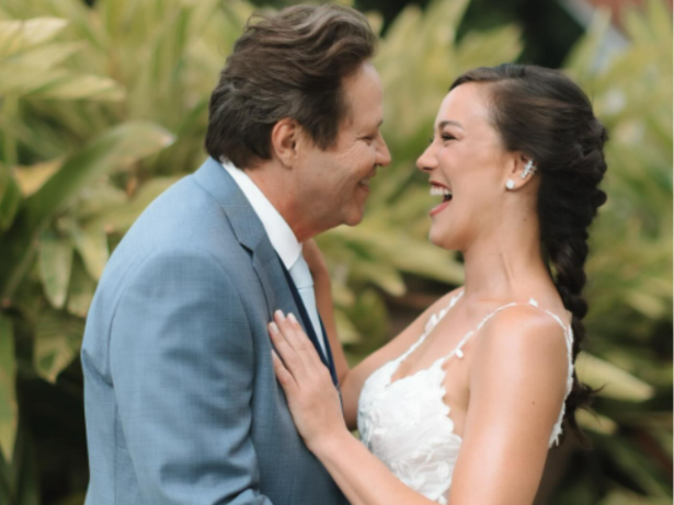 Adriana Birolli celebra 1 ano de casamento com diretor 24 anos mais velho: “Viva o amor”
