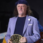 Alceu Valença recupera mala com figurino de show horas após extravio