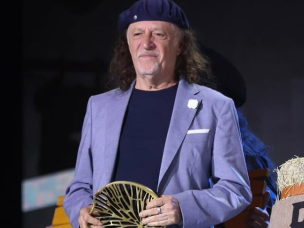Alceu Valença recupera mala com figurino de show horas após extravio
