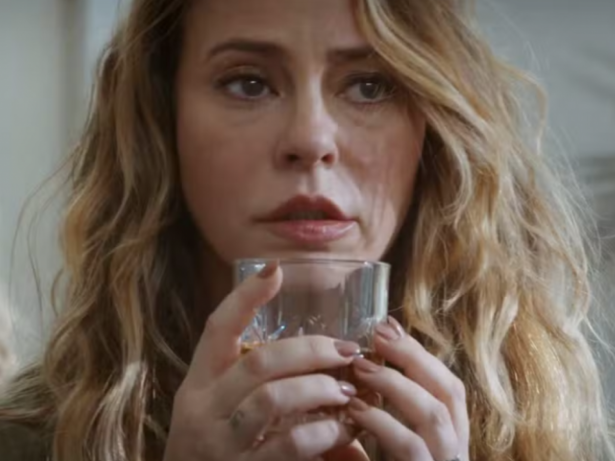Alcoolismo de Helena Roitman: especialista explica doença crônica de personagem