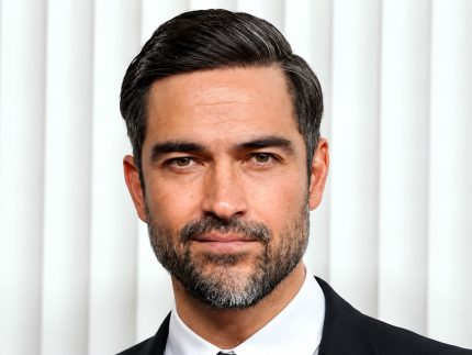 Alfonso Herrera marca compromisso de urgência no Brasil em meio ao fogo cruzado nas eleições