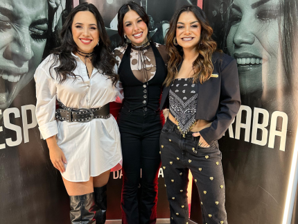 Ana Castela prestigia a estreia das amigas, a dupla Day e Lara, no Villa Country