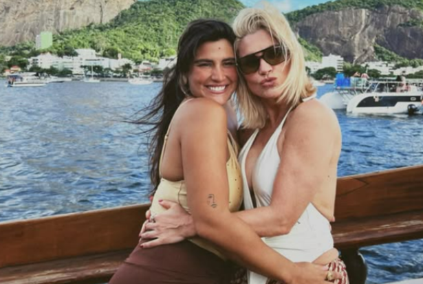 Aniversário em alto mar: Flávia Alessandra se declara para filha após festa no barco 
