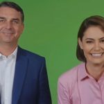 Após guerra pública, Michelle e Flávio Bolsonaro selam trégua em vídeo de campanha
