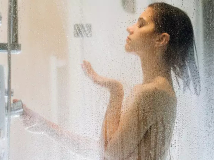 Tomar menos banhos no frio faz mal? Especialista orienta sobre cuidados com a pele