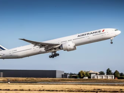 Boeing 777-300 da Air France que ia destino Rio de Janeiro, vindo de Paris, precisou mudar de rota após privada ficar entupida