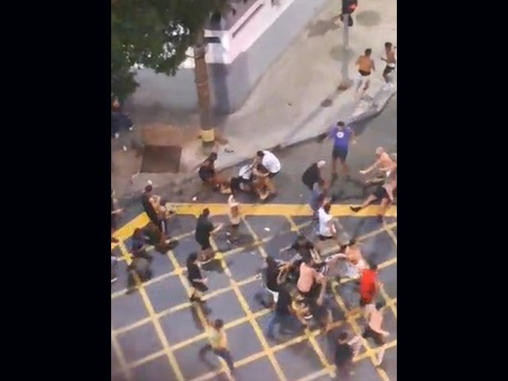 Torcedores de Flamengo e Fluminense brigaram no arredores do Maracanã (Reprodução)