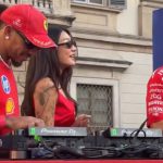 Calma, piloto! Lewis Hamilton se aventura como DJ em Milão e barulhão assusta público