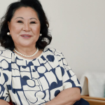 Caminhada de 6km por dia e mais: o estilo de vida de Kika Sato aos 72 anos