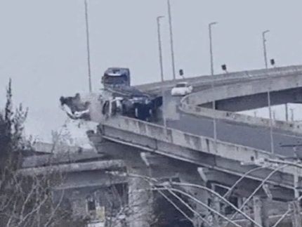 Caminhão-cegonha perde controle e tomba em ponte do Rio Grande do Sul. Veja!