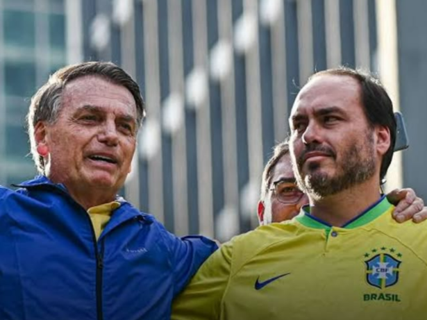 Carlos Bolsonaro se revolta e detona debate sobre sucessão após prisão do pai: “Covardia”